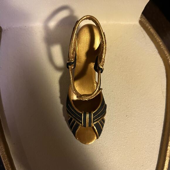 Just the Right Shoe Rising Star - Picture 4 of 13